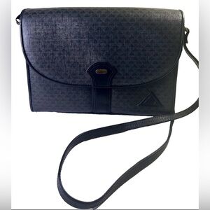 Vintage Liz Claiborne 1984 classic triangle magnetic snap shoulder crossbody bag